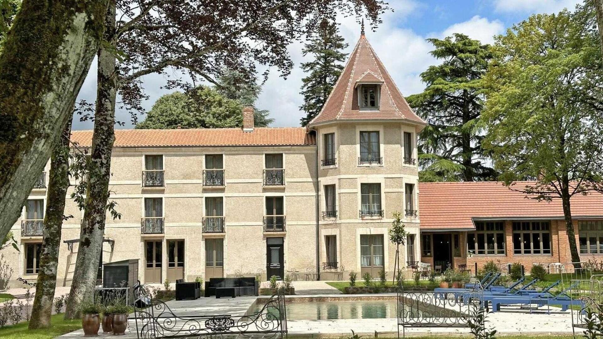 Bed and Breakfast Le Manoir Des Perrieres Rochechouart Exteriér fotografie